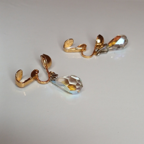 Vintage Sarah Coventry Aurora Borialis Crystal Drop Gold Tone Earrings - Picture 4 of 6